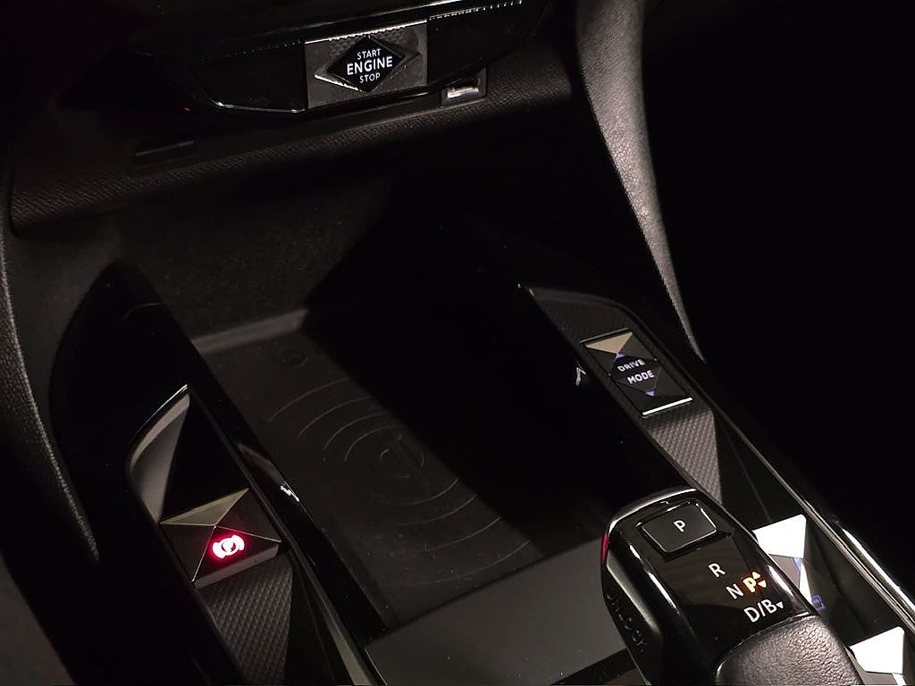 Bild på DS 3 Crossback Performance line E-TENSE 136hk Aut - CARPLAY