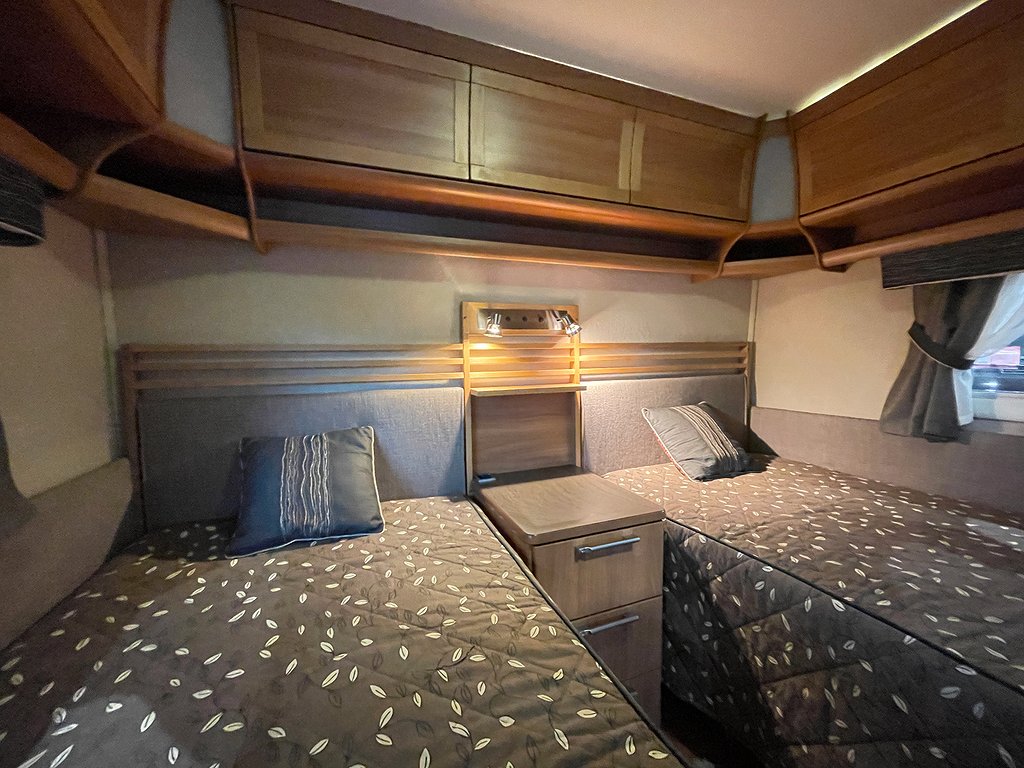 Kabe Ametist 560 GLE KS /Solcell/AC/ALDE/Markis/Långbädd - Kabe