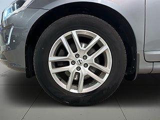 Volvo XC60 D4 AWD Classic Momentum Drag Pvärm Pano Kamera GPS SoV – bild 14