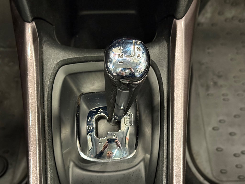 Peugeot 2008 1.6 e-HDi Automat Panorama Nybytt kamrem Vinterhjul Hemleverans - miniatyr 15