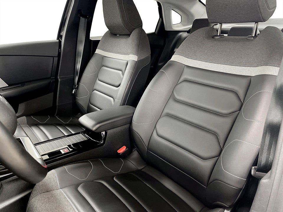 Bild på Citroën C4-X Shine 1.2 PT 130hk Aut B-KAMERA NAVI