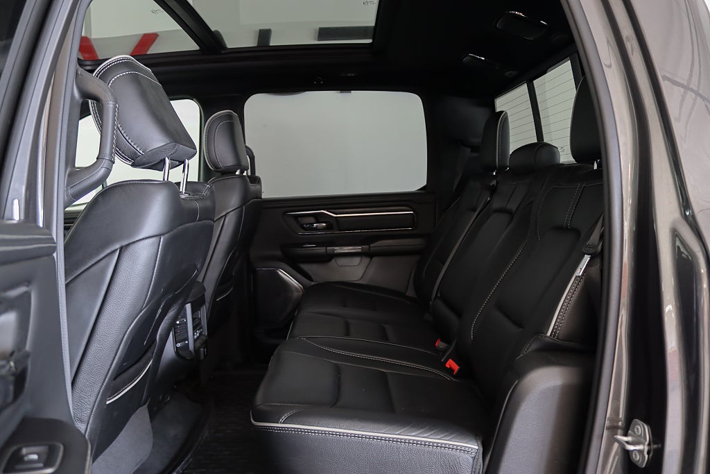 Dodge RAM 1500 5.7 V8 Hemi Limited Night Luft H/K Pano HuD Moms