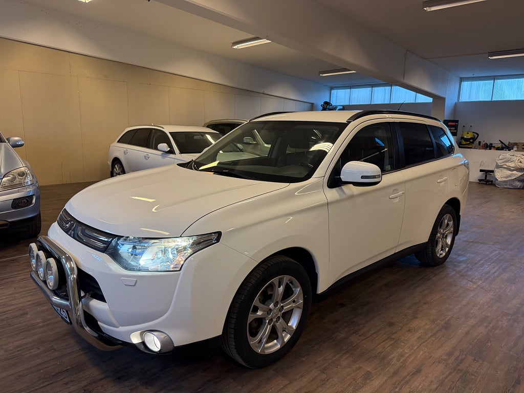 Mitsubishi Outlander 2.2 Di-D 4WD 7-sits Euro 5 Ny besiktigad UA 