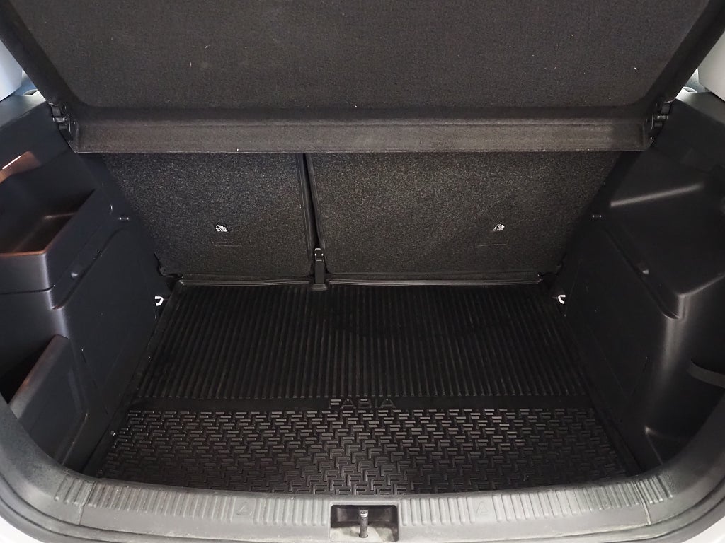 Skoda Fabia 1.0 TSI Style 95hk Motorvärmare Carplay P-Sensorer 2021