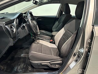 Toyota Auris 1.6 D-4D Active Mvärm Kamera Kamkedja S/V-hjul