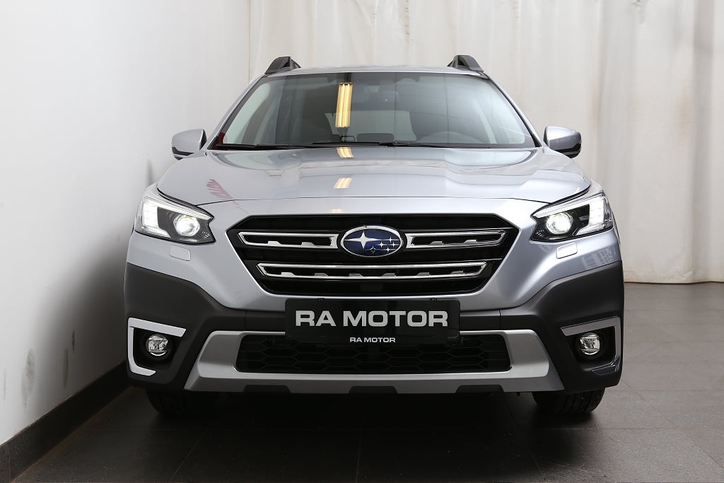 Subaru Outback Limited | 3 fria Service.