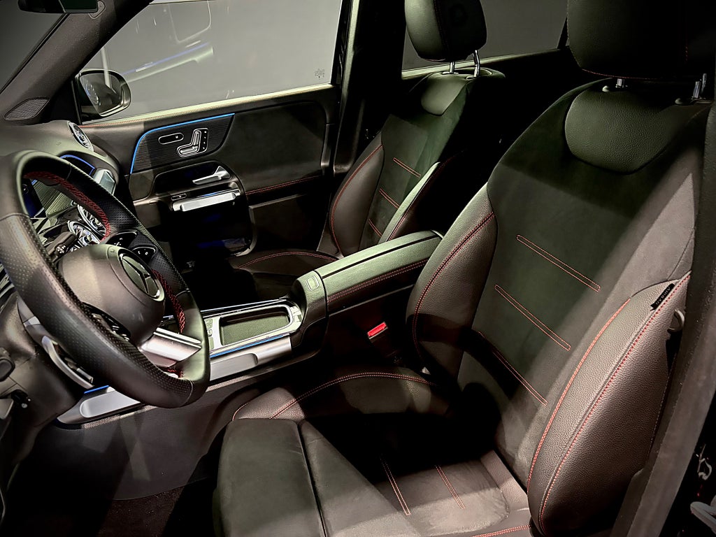 Mercedes-Benz GLB 200 AMG Premium 7sits Värmare Elstolar Drag - bild 10