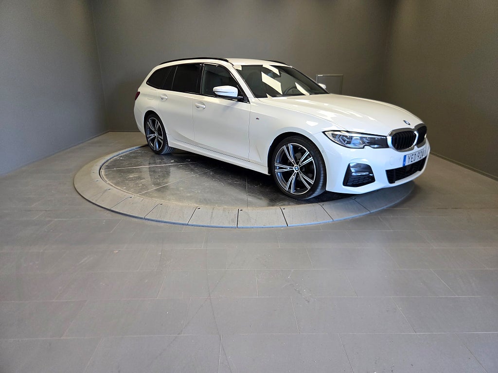 BMW 320D M Sportpaket Dragkrok Värmare Laserlysen HK Ljud
