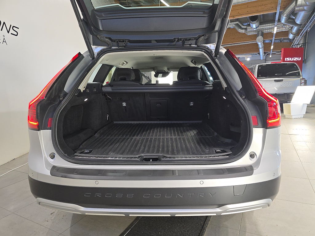 Volvo V90 Cross Country B4 AWD Momentum | V-hjul Drag Värmare VOC