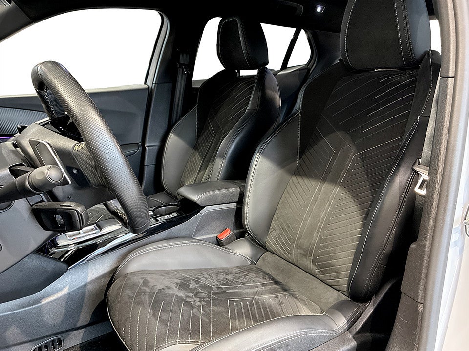Bild på Peugeot 2008 GT Hybrid 145hk Aut B-KAMERA CARPLAY