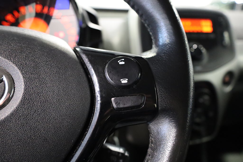 Toyota Aygo 5-dörrar 1.0 VVT-i X-PLAY Touch Blåtand 2015