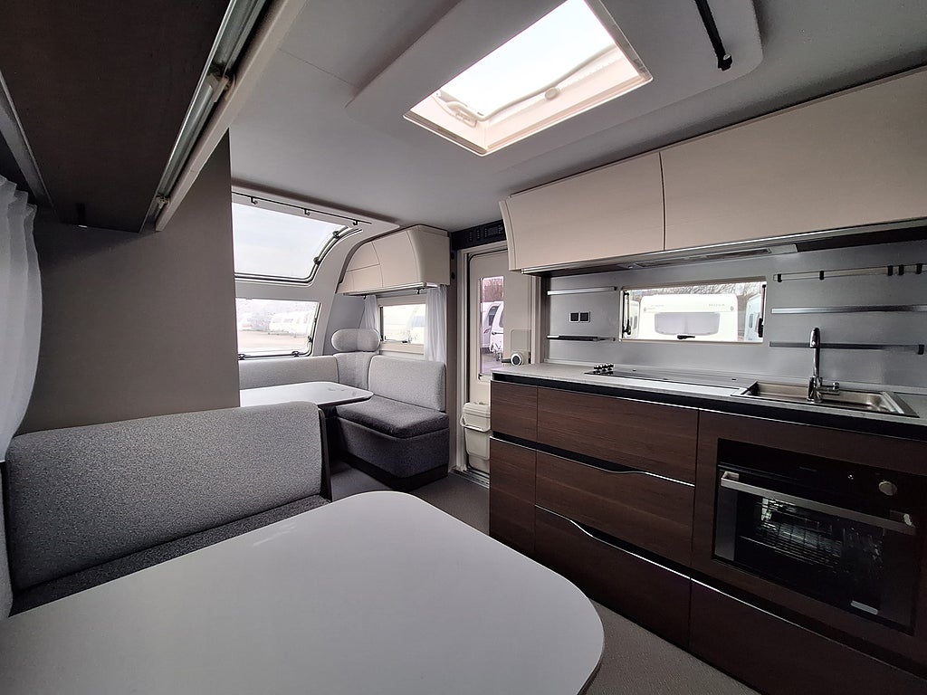 Adria Alpina 753 UP Dubbelbädd, Dusch, Nytt Tält