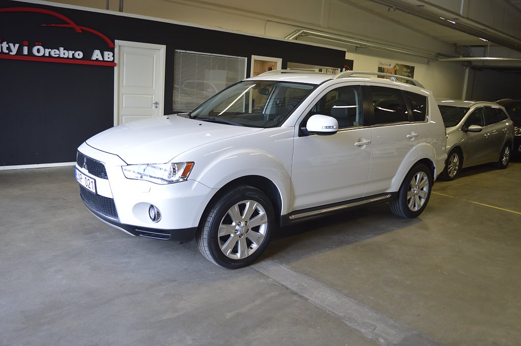 Mitsubishi Outlander 2.4 (170hk) 4WD CVT / 7-sits / Drag / Nyservad & Besiktad M.M