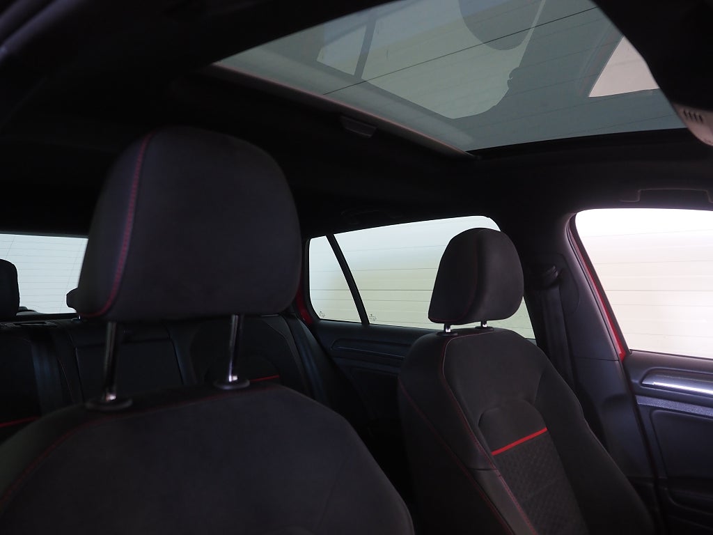 Volkswagen Golf GTI Performance 2.0 TSI 245hk Taklucka Dynaudio Cockpit 2018