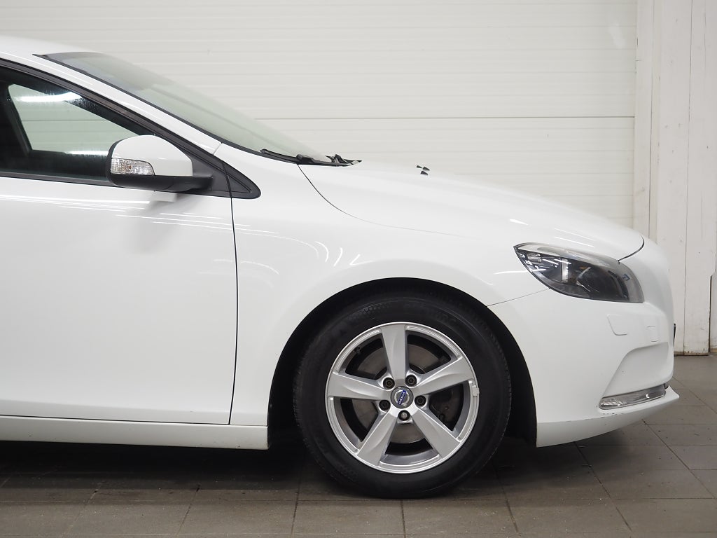 Volvo V40 T2 122hk Kinetic P-Värmare Kamrem bytt 2016