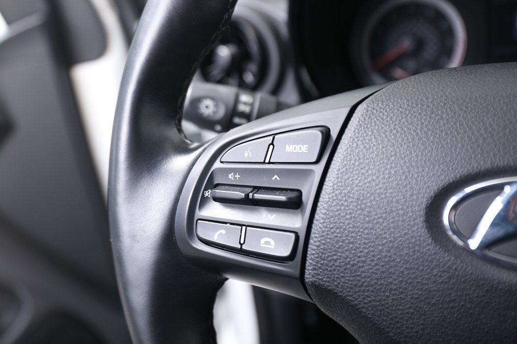 Hyundai i10 1,0 67hk Essential 5-D CarPlay Bluetooth 2021