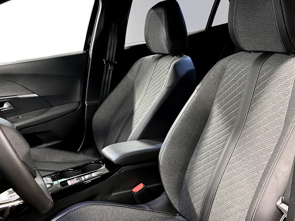 Bild på Peugeot 2008 Allure 1.2 PT 130hk Aut B-KAMERA CARPLAY
