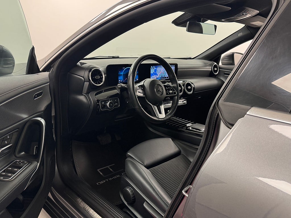 Mercedes-Benz CLA 200 Coupe 7G Aut Navi Värmare Svensksåld bild 3