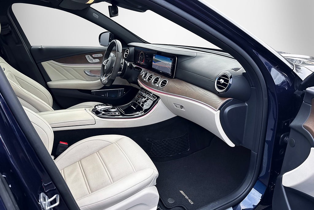 Mercedes-Benz E 63 S T 4MATIC+ AMG 612HK SVENSKSÅLD PANORAMA DRAGKROK 2018, bild 27