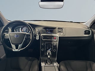 Volvo V60 D4 AWD Aut Värmare Ccokpit Farthållare Nyserv Psens S&V – bild 8