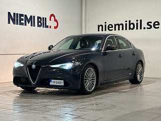 Alfa Romeo Giulia 2.2 16V Super Kamera Mvärm Skinn GPS SoV