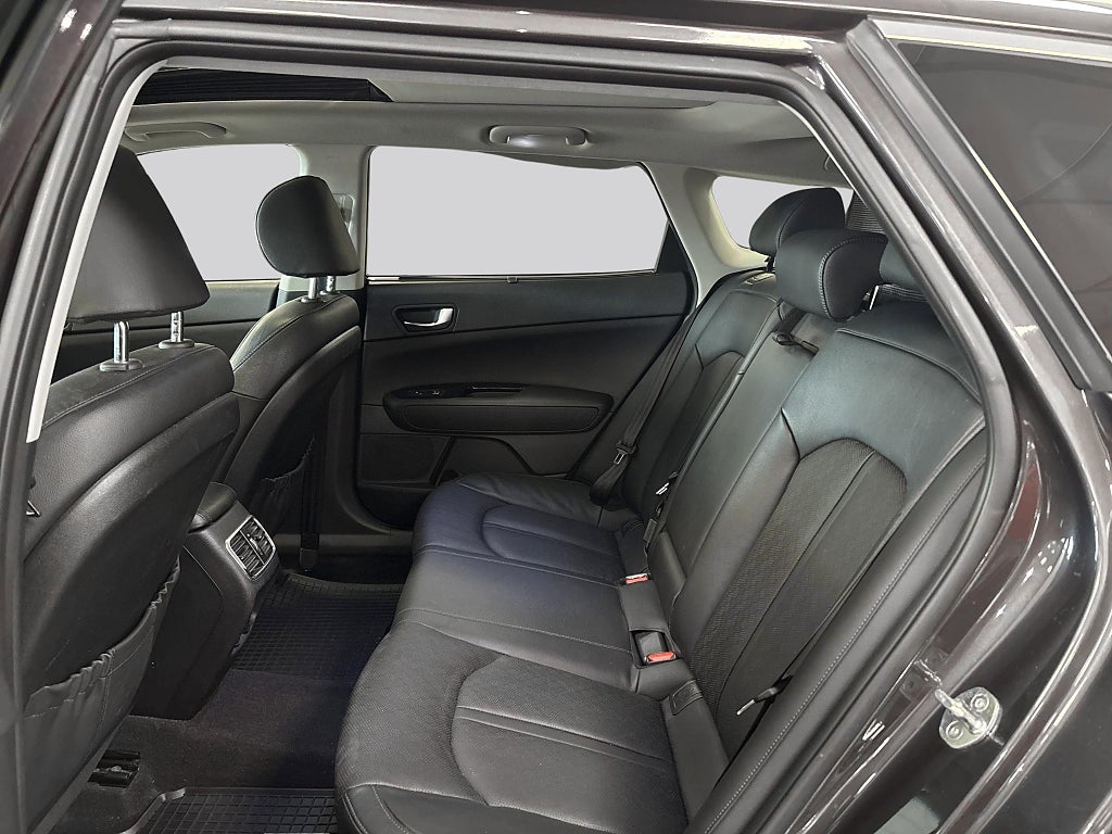 Kia Optima Sport Wagon PHEV Advance Plus 2