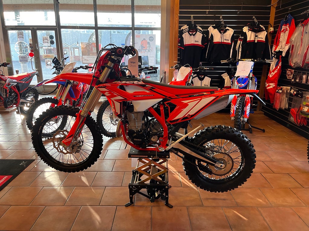 Beta RR 430 4T 1 exemplar kvar till superpris!