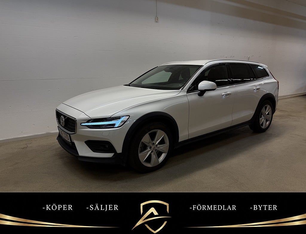 Volvo V60 Cross Country B4 AWD Geartronic Core Mildhybrid Dragkrok Värmare GPS