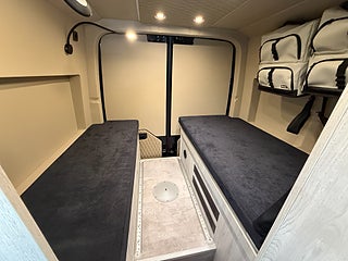 Husbil-halvintegrerad Volkswagen Crafter 177HK AUT (5 bältad) Pop-up tak & soffa/dubbelsäng bak 9 av 21
