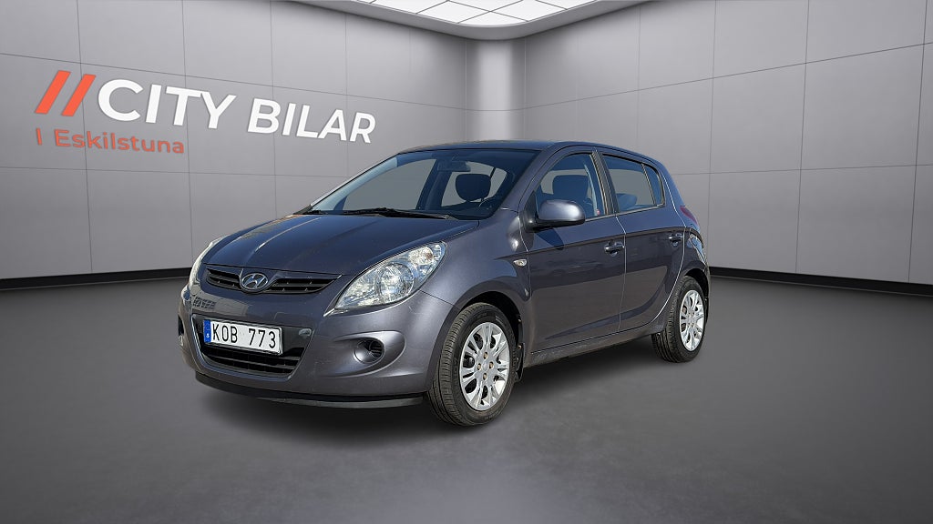 Hyundai i20 5-dörrar 1.4 Select Automat Nyservad S&V-hjul Nybesikt