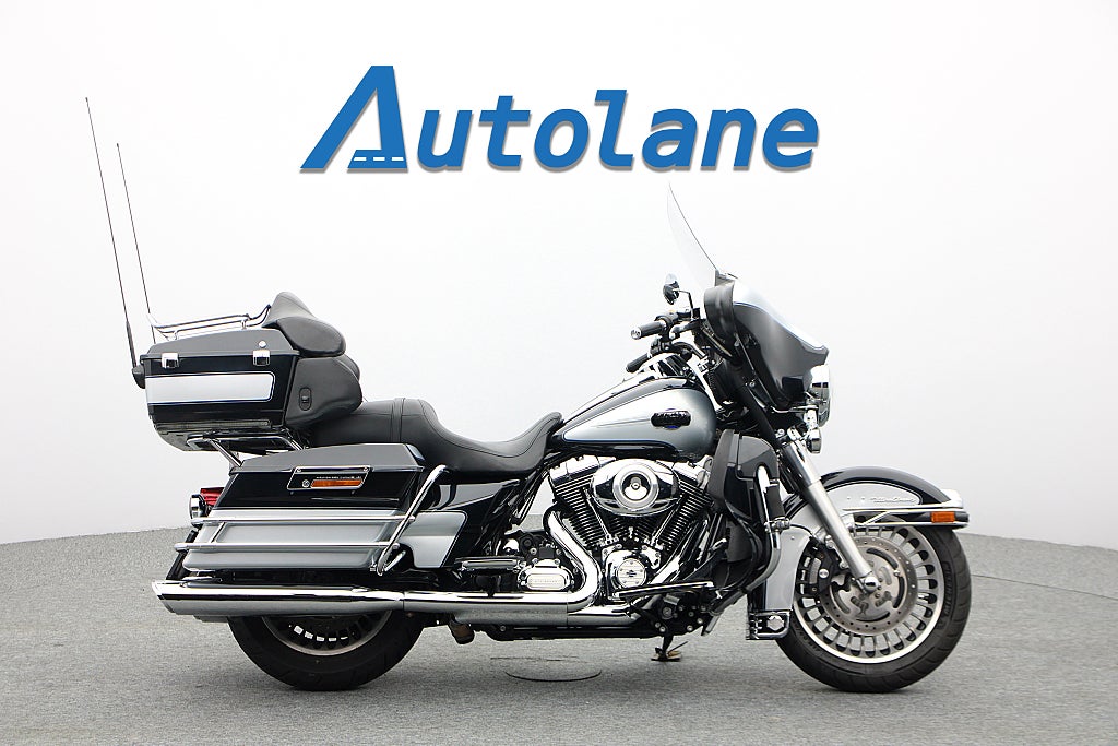 Harley-Davidson Electra Glide Ultra Classic* Vance & Hines