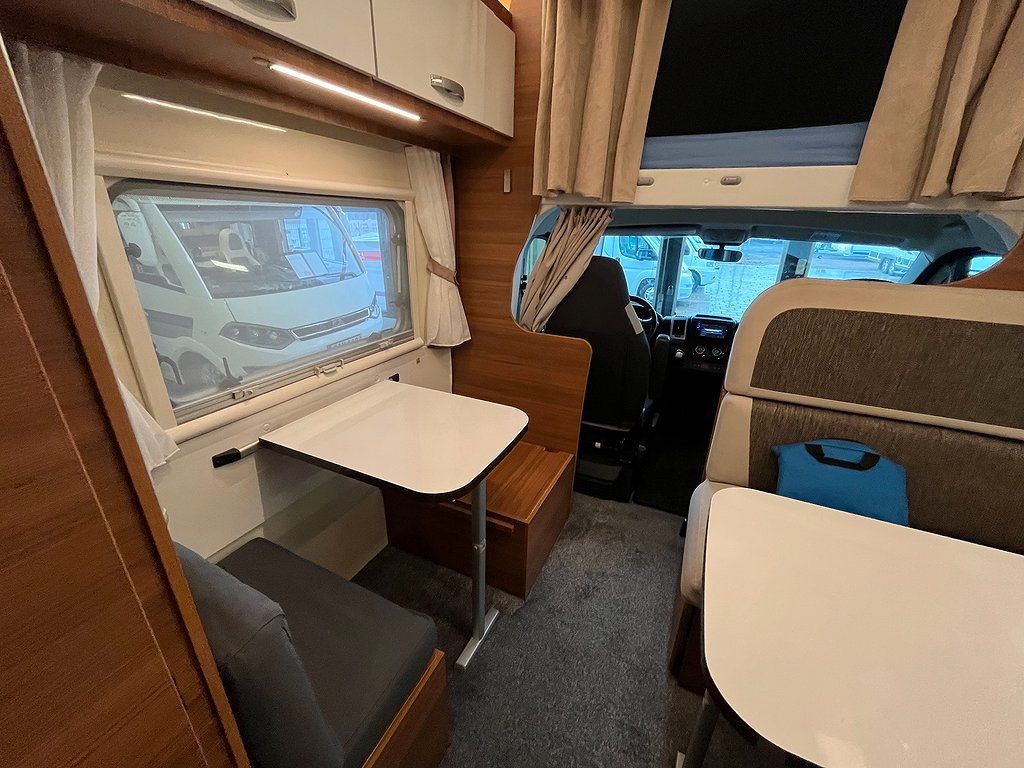 Elnagh Baron 22  / Automat / AC bodel / 7 bältad / B-körkort - Elnagh