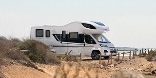 Husbil-alkov Adria CORAL XL 660 SL 2 av 6