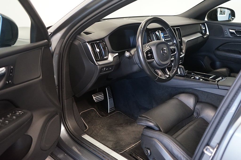 Volvo V60 Recharge T6 AWD R-Design Värmare Carplay Dragkrok 340hk