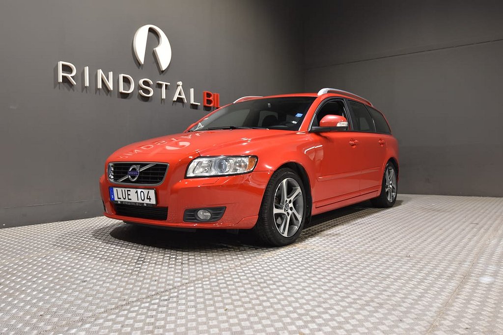 Volvo V50 D2 115 HK MOMENTUM PDC D-VÄRM SKINN KAMREM BYTT