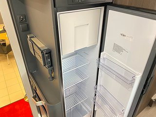 Husbil-halvintegrerad Adria Matrix Supreme 670 SL 18 av 31