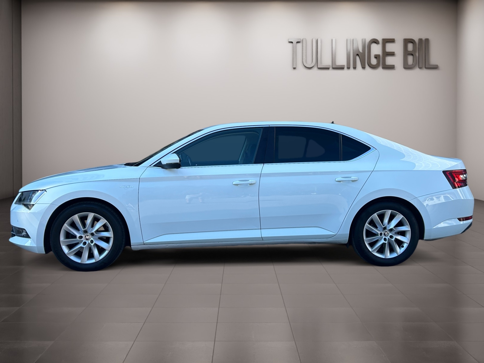 Skoda Superb 2017, bild 2/10