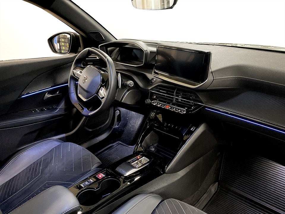 Bild på Peugeot 2008 GT 1.2 PT 130hk Aut - 360,ELSTOL MED MINNE
