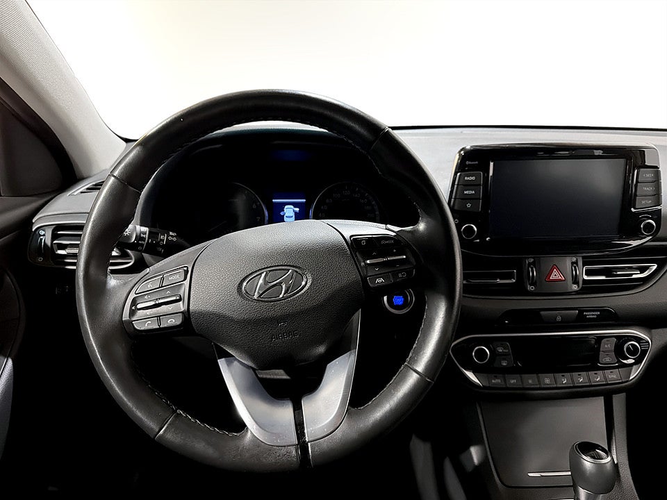 Bild på Hyundai i30 Essential 1.0 T-GDI Aut BACKSENSOR RATTVÄRME 120hk