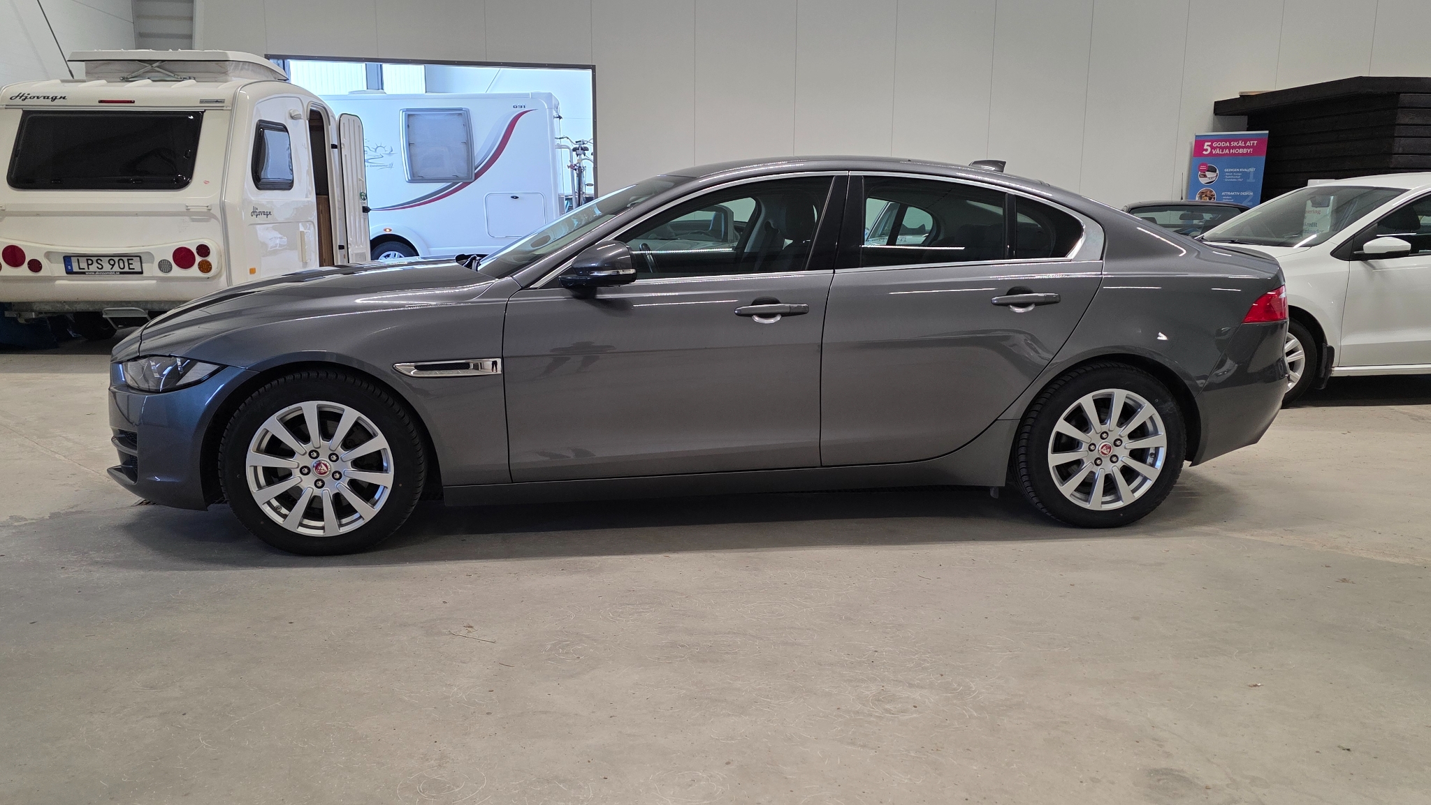 Jaguar XE 20d Euro 6 2019, bild 2/54