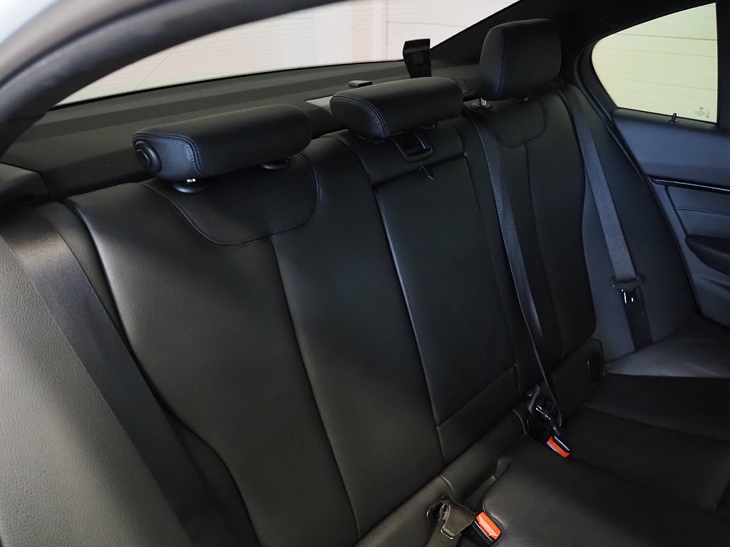 BMW 320d Sedan xDrive 190hk M Sport |Navi|Skinn|Kamera|Drag|