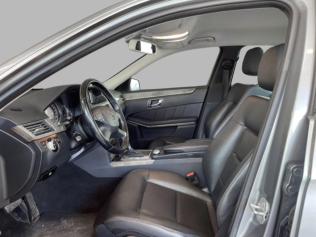 Mercedes-Benz E 2010 - miniatyr 9