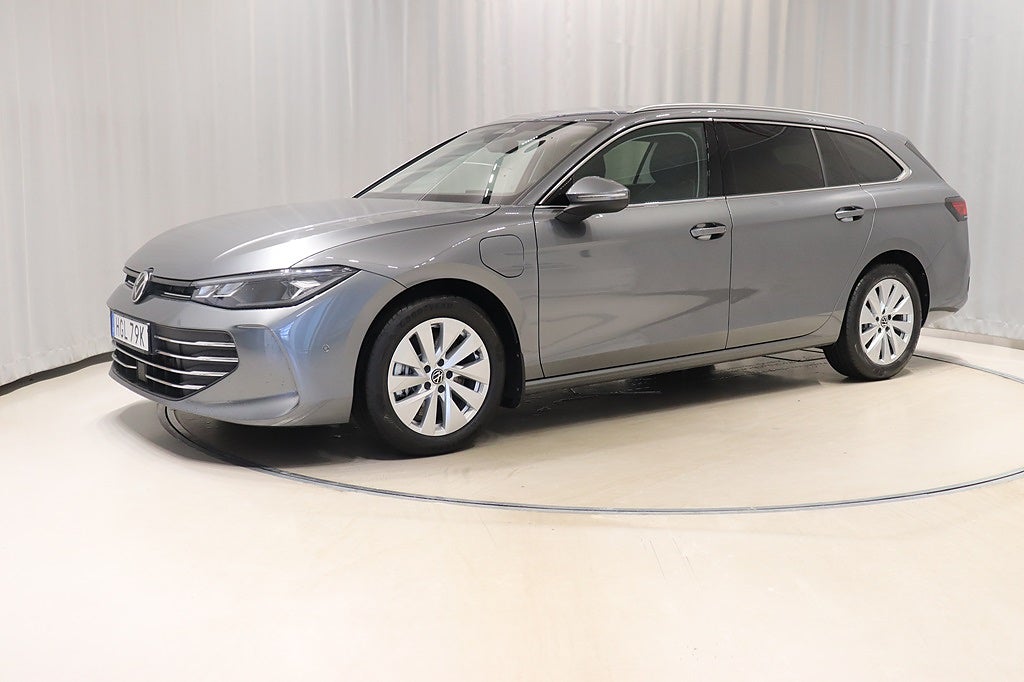 Volkswagen Passat 1.5 TSI eHybrid 272hk Aut Drag Nav Värmare 2025