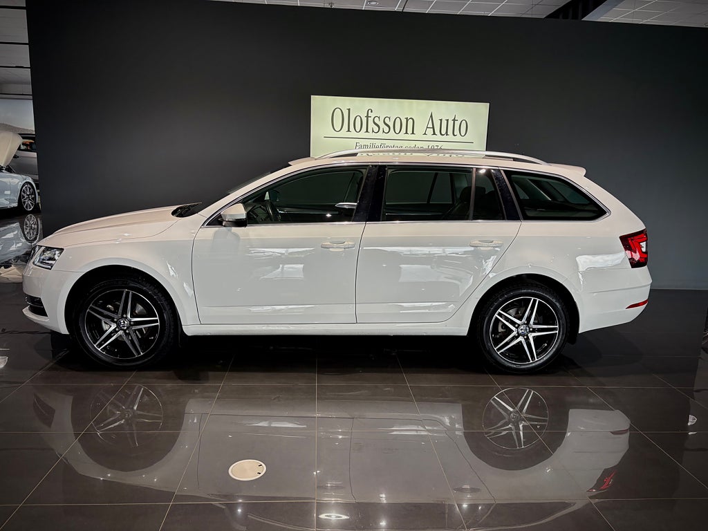 Skoda Octavia Kombi 2.0 TDI SCR 4×4 värmare, offroadpaket,drag - bild 4
