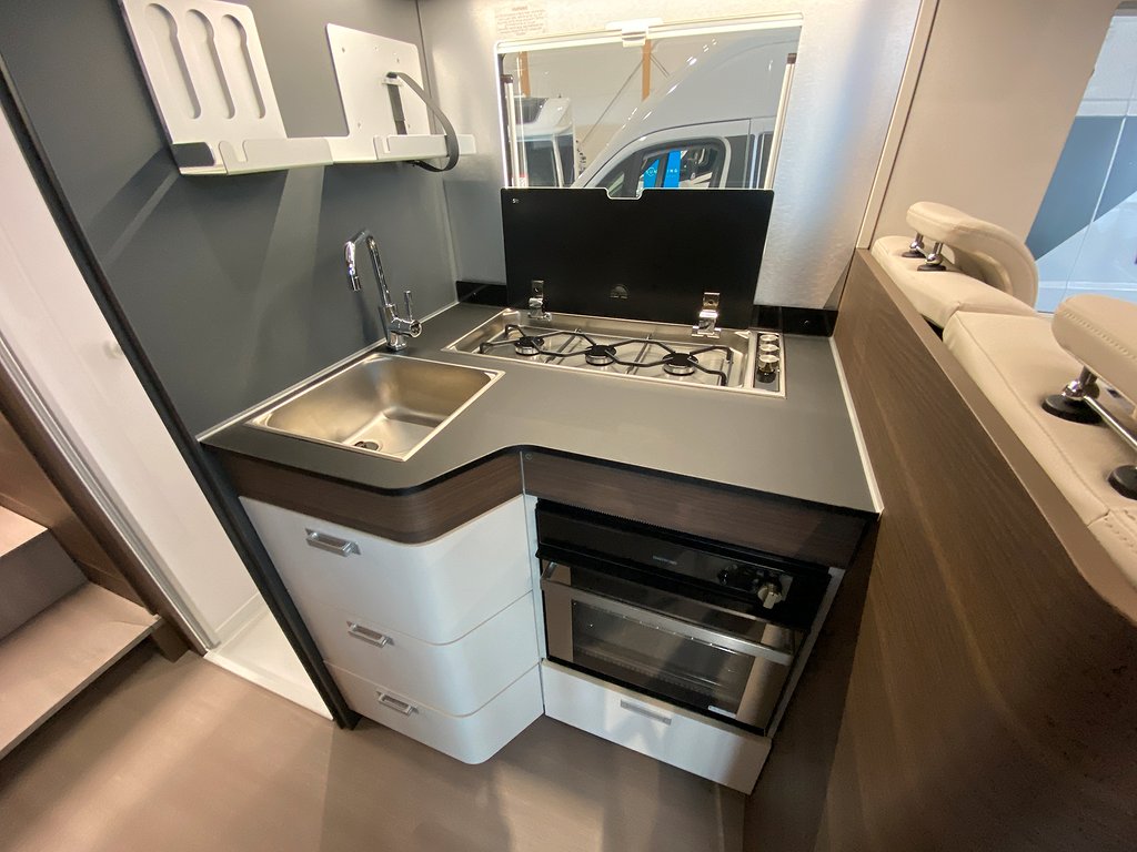Adria Matrix Supreme 670 SL / Taksäng / Alde / Aut 180hk/Ugn - Adria