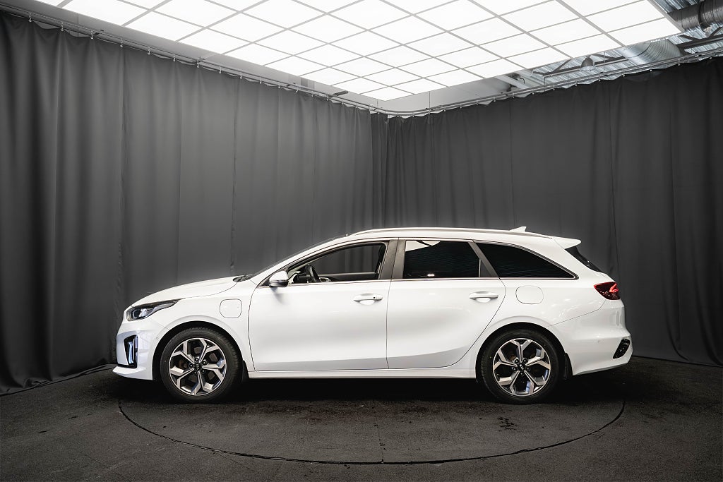 Kia Ceed SW Plug-in Advance Plus 2 PANO DRAG LÄDER M&K-VÄRMARE
