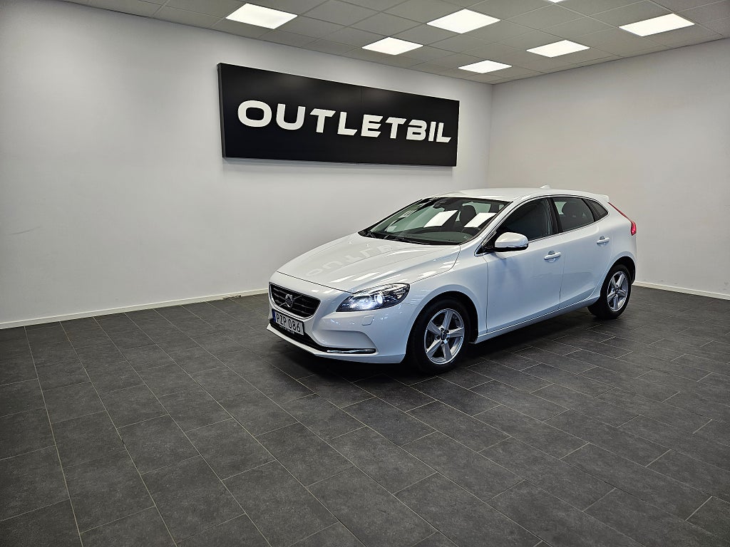 Volvo V40 D3 150hk 5cyl Momentum Värmare Drag Parkeringsensorer