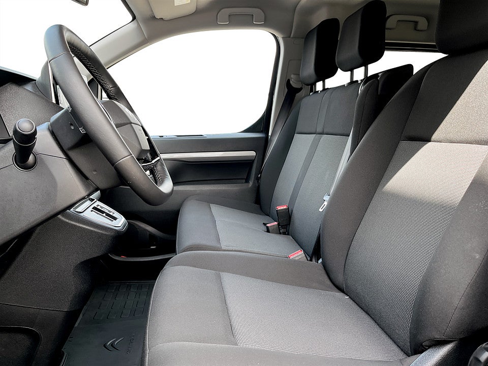 Bild på Citroën SpaceTourer ST PLUS 2.2 BHDi 180hk Aut B-KAMERA 9-SITS