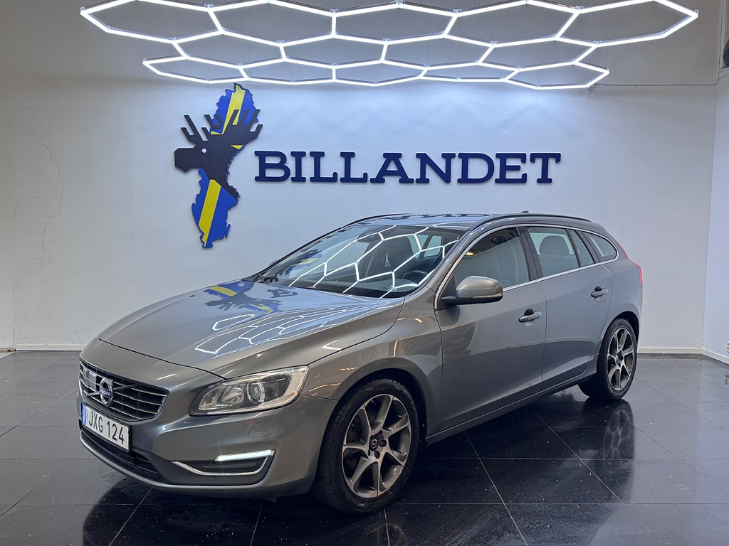 Volvo V60 D3 Geartronic Momentum-Navi-Drag-ny kamrem-Euro 6