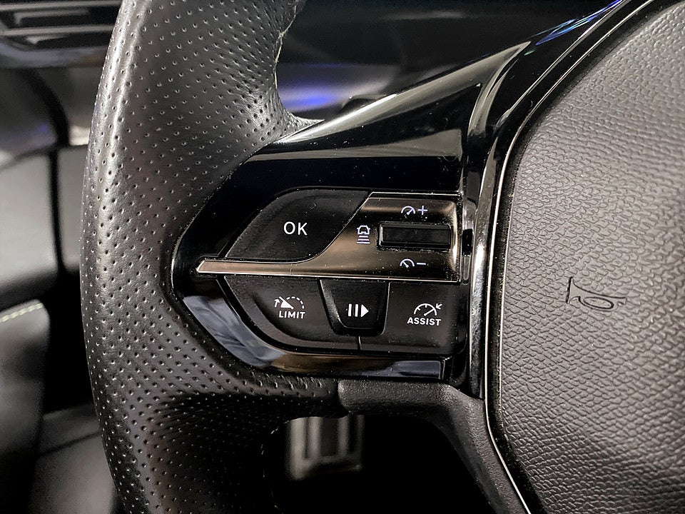 Bild på Peugeot 408 GT PHEV 225hk Aut B-KAMERA CARPLAY DRAG MASSAGE